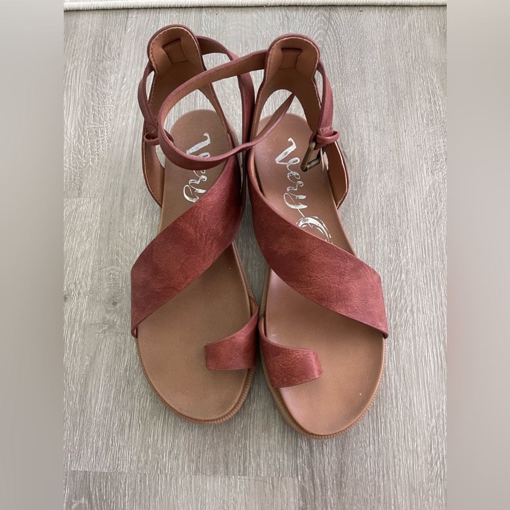 Very G Sandals in Size 10
